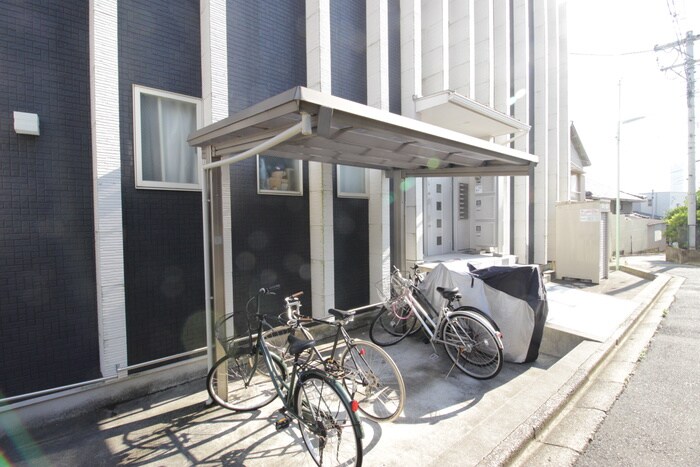 物件外観写真4　(駐輪場)