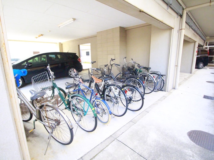 物件外観写真2　(駐輪場)