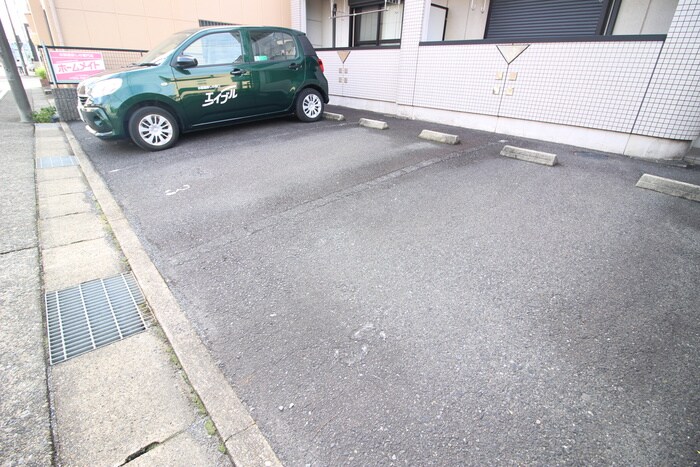 物件外観写真4　(駐車場)