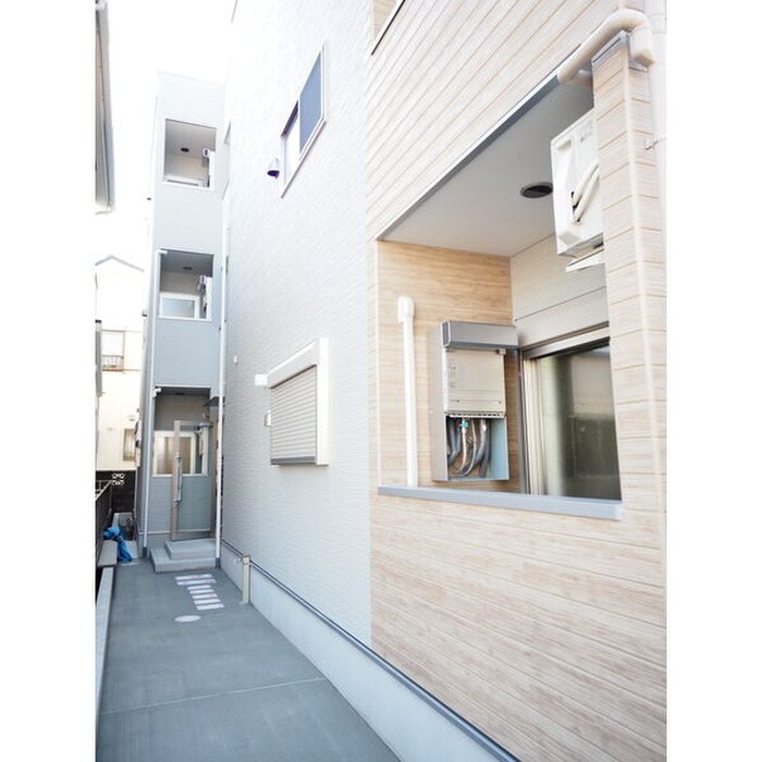 物件外観写真5　(エントランス部分)