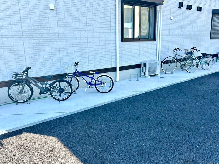 物件外観写真5　(駐輪場)