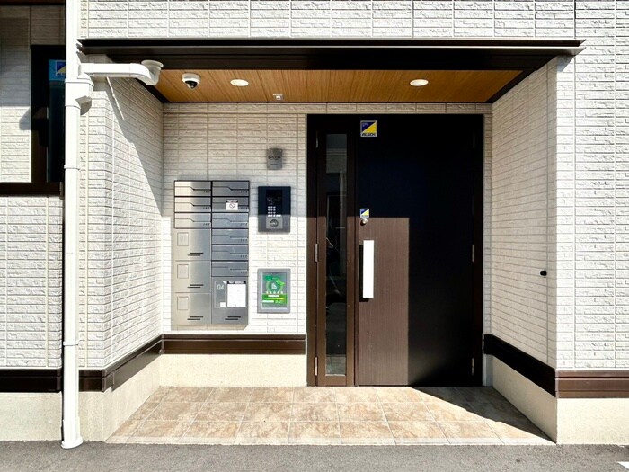 物件外観写真6　(エントランス部分)