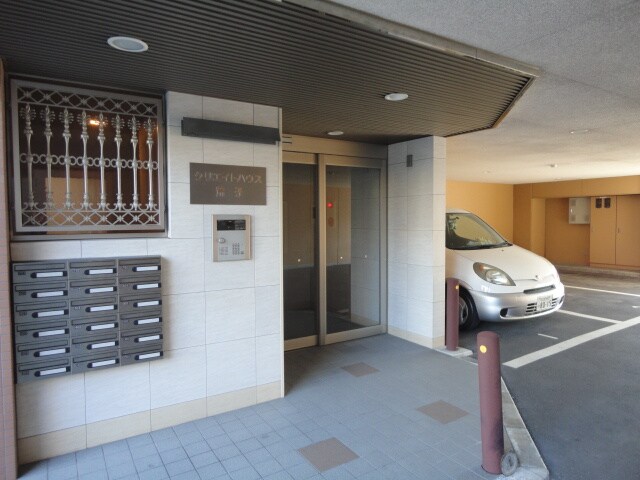 物件外観写真2　(エントランス部分)