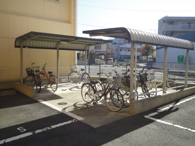 物件外観写真3　(駐輪場)