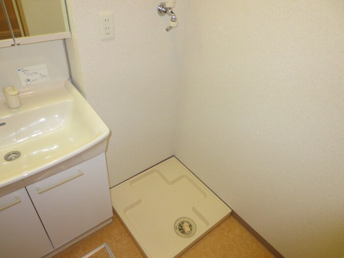 物件内観写真8　(洗濯機置場)