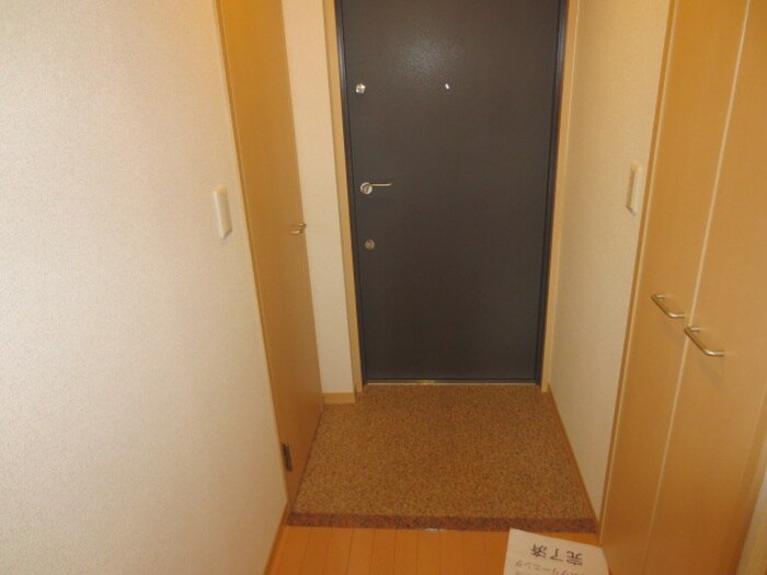 物件内観写真11　(玄関)