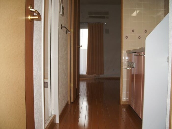 物件内観写真11　(廊下)