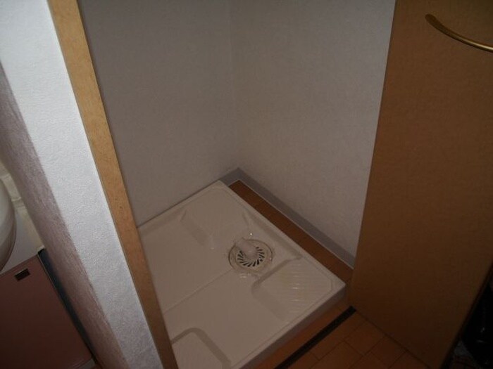 物件内観写真13　(洗濯機置場)