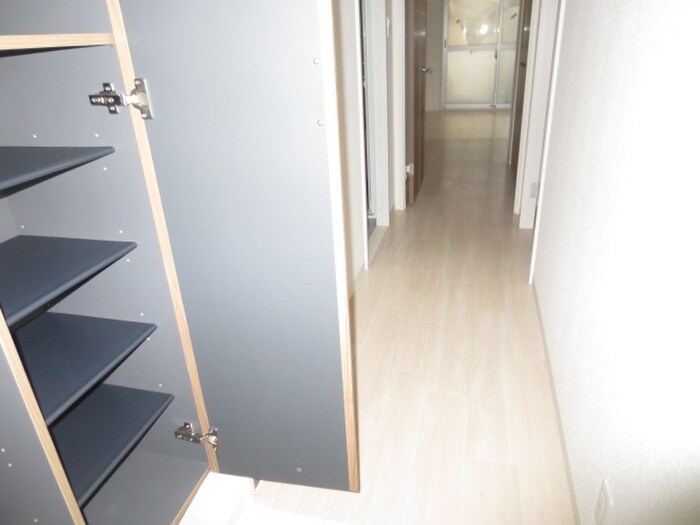物件内観写真16　(玄関)