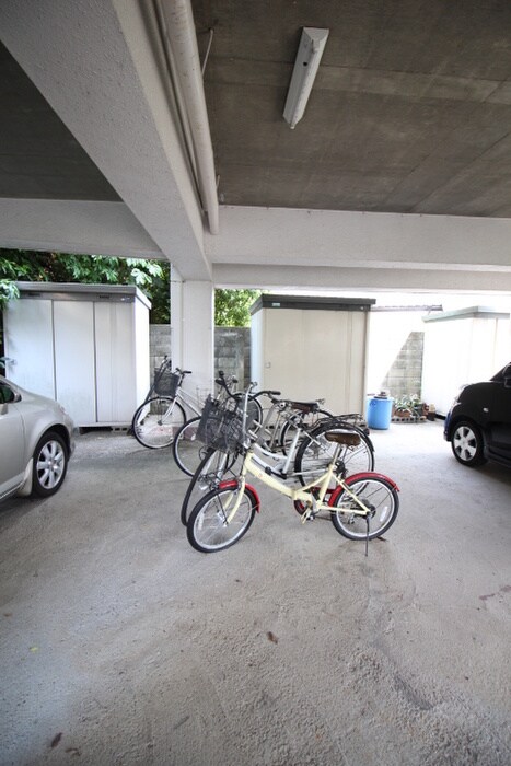 物件外観写真5　(駐輪場)