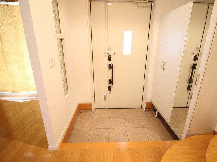 物件内観写真17　(玄関)