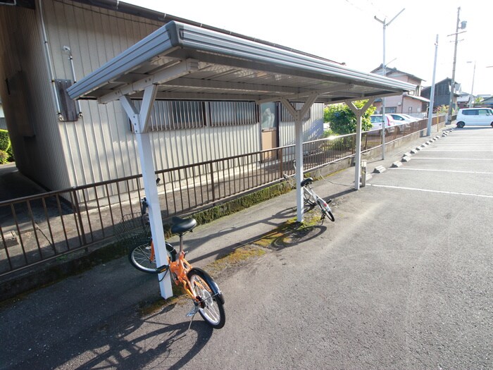 物件外観写真4　(駐輪場)