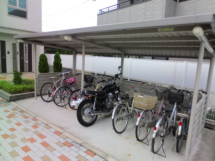 物件外観写真2　(駐輪場)