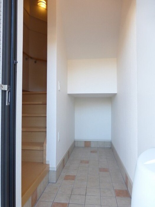 物件内観写真15　(玄関)