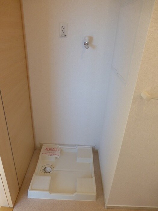 物件内観写真17　(洗濯機置場)