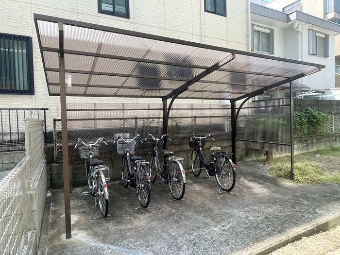 物件外観写真3　(駐輪場)