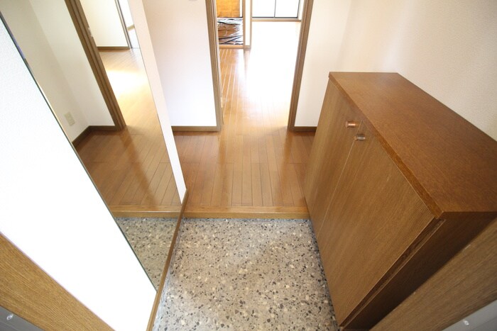 物件内観写真7　(玄関)