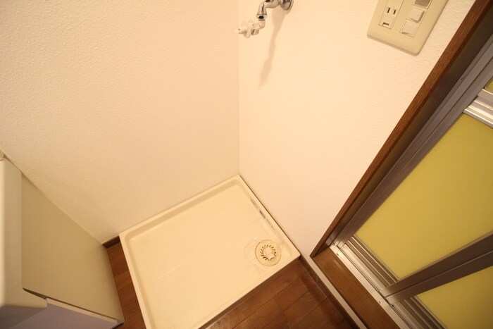 物件内観写真11　(洗濯機置場)