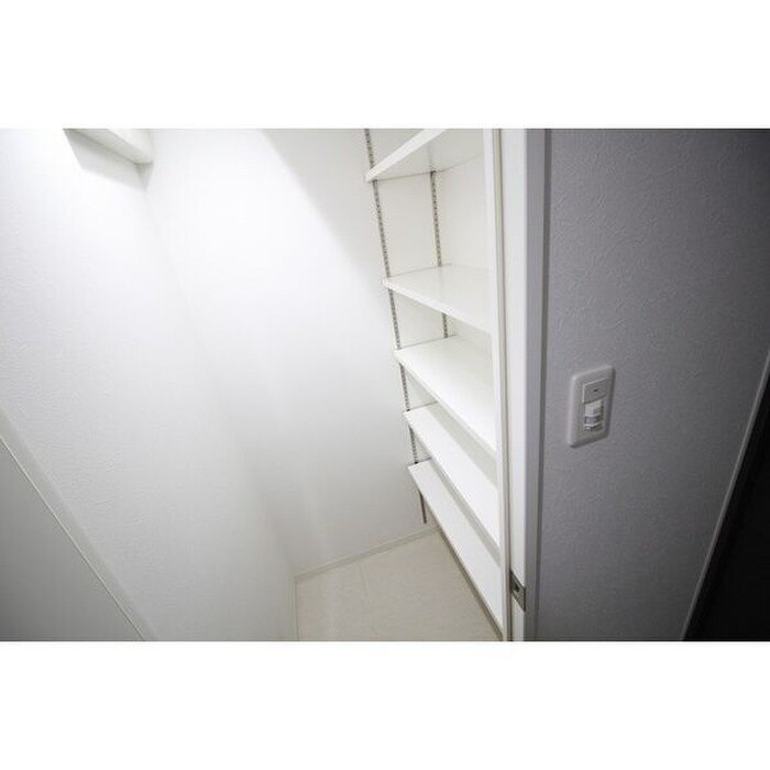 物件内観写真13　(収納)