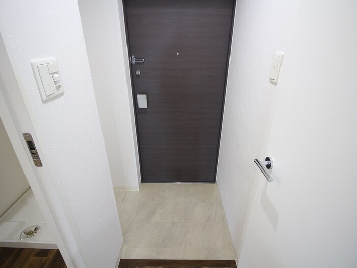 物件内観写真17　(玄関)