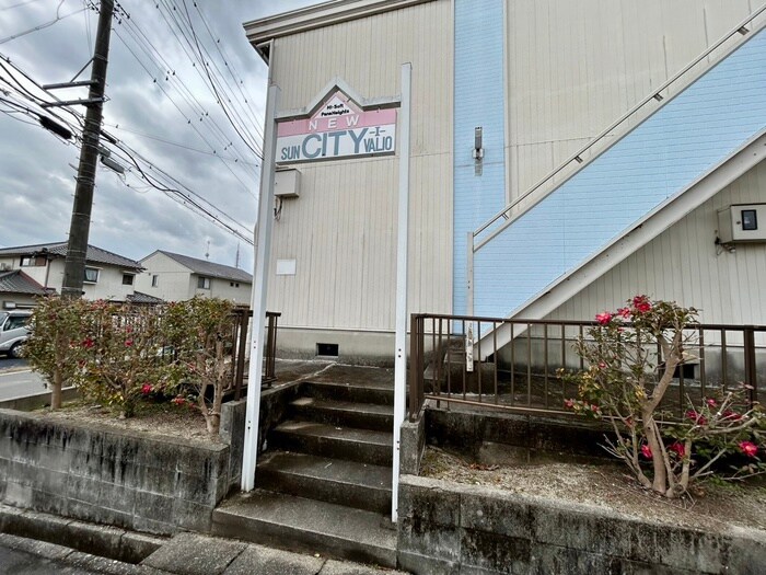 物件外観写真4　(エントランス部分)