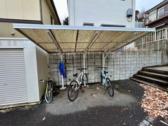 物件外観写真5　(駐輪場)