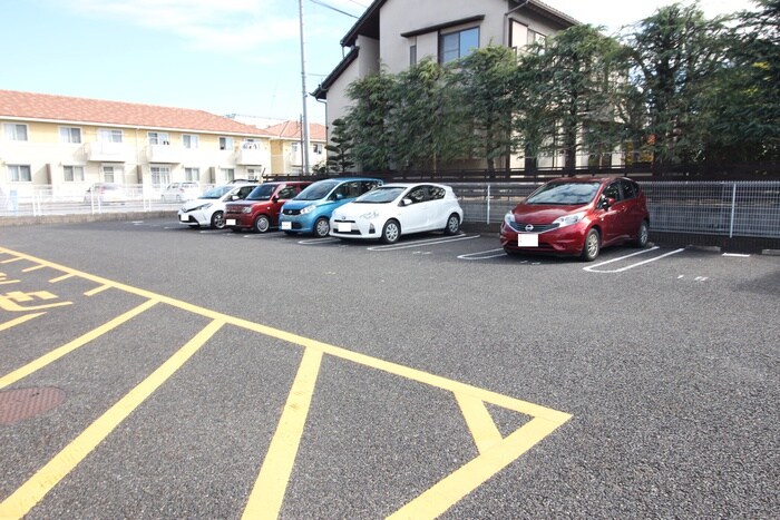 物件外観写真5　(駐車場)