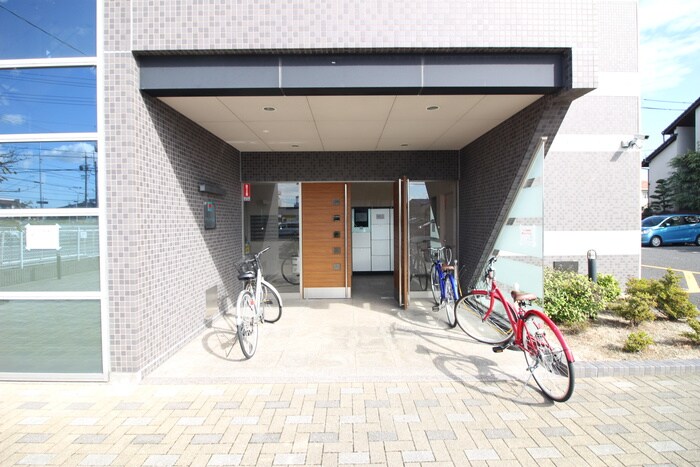 物件外観写真6　(エントランス部分)