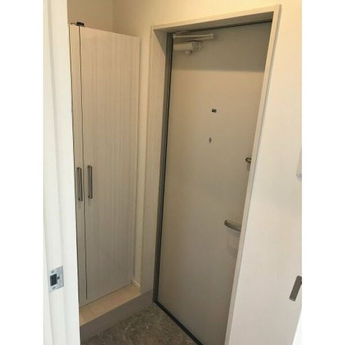 物件内観写真13　(玄関)