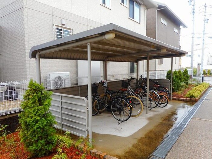 物件外観写真2　(駐輪場)