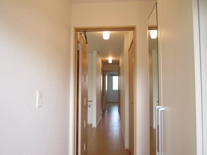 物件内観写真10　(廊下)