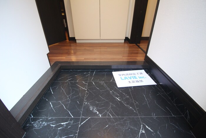 物件内観写真9　(玄関)