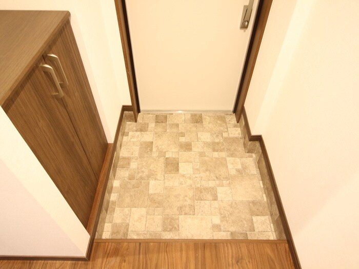 物件内観写真9　(玄関)