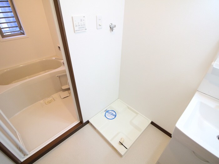 物件内観写真13　(洗濯機置場)