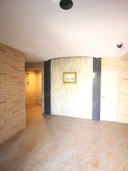 物件外観写真6　(エントランス部分)