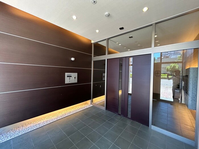 物件外観写真2　(エントランス部分)