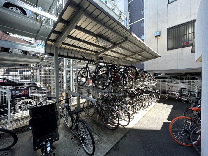 物件外観写真4　(駐輪場)