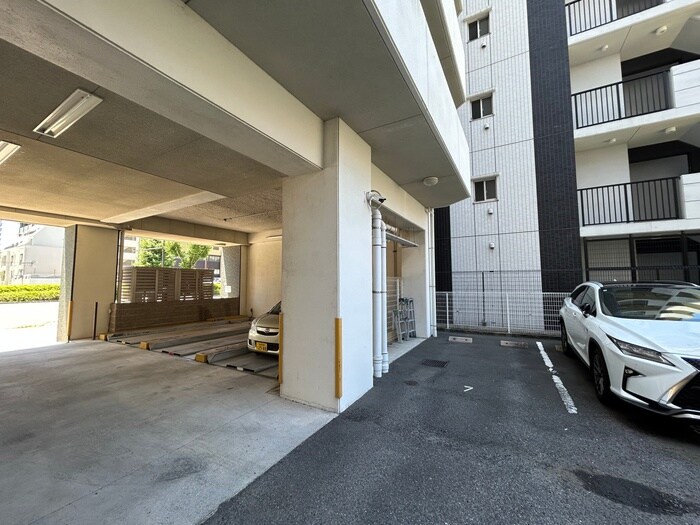 物件外観写真5　(駐車場)