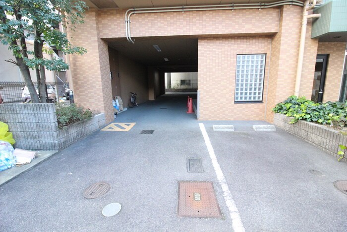 物件外観写真5　(駐車場)