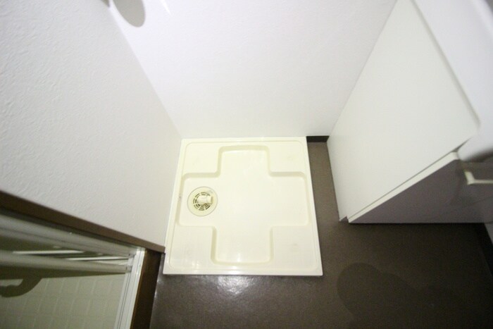 物件内観写真15　(洗濯機置場)