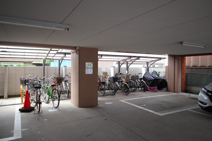物件外観写真5　(駐輪場)