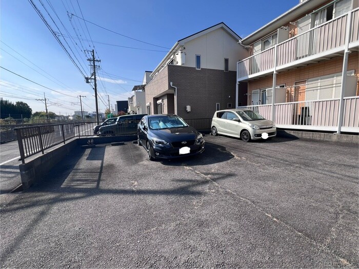 物件外観写真4　(駐車場)