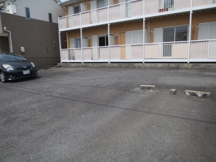 物件外観写真6　(駐車場)