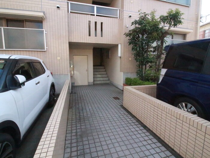 物件外観写真6　(エントランス部分)