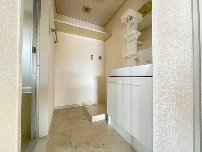 物件内観写真12　(洗濯機置場)