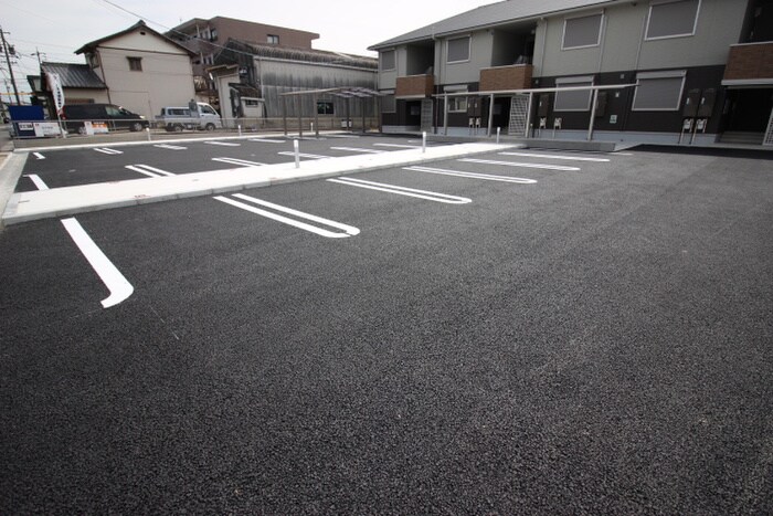 物件外観写真4　(駐車場)