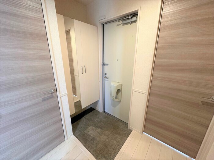 物件内観写真16　(玄関)