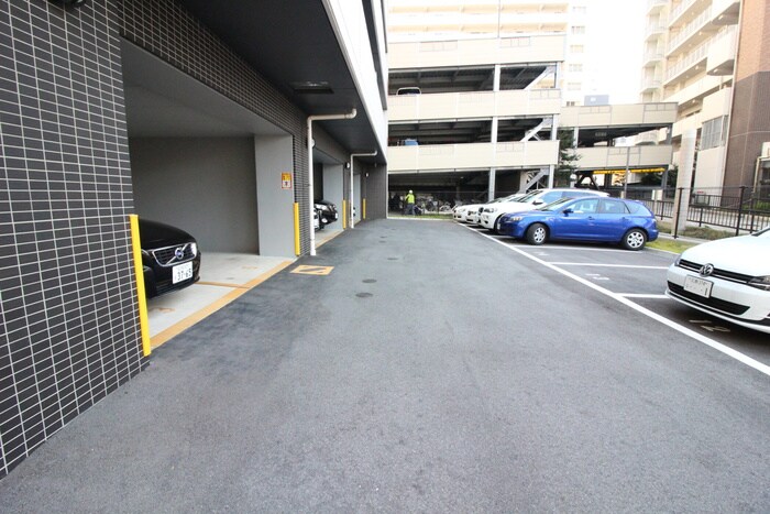 物件外観写真5　(駐車場)