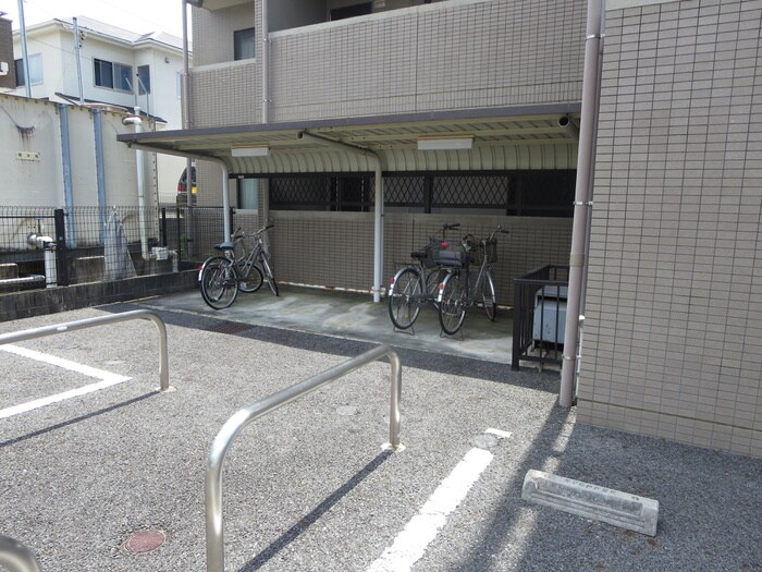 物件外観写真3　(駐輪場)
