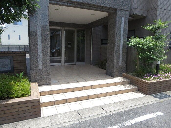 物件外観写真5　(エントランス部分)
